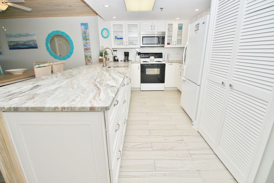 Vast Space in Kitchen