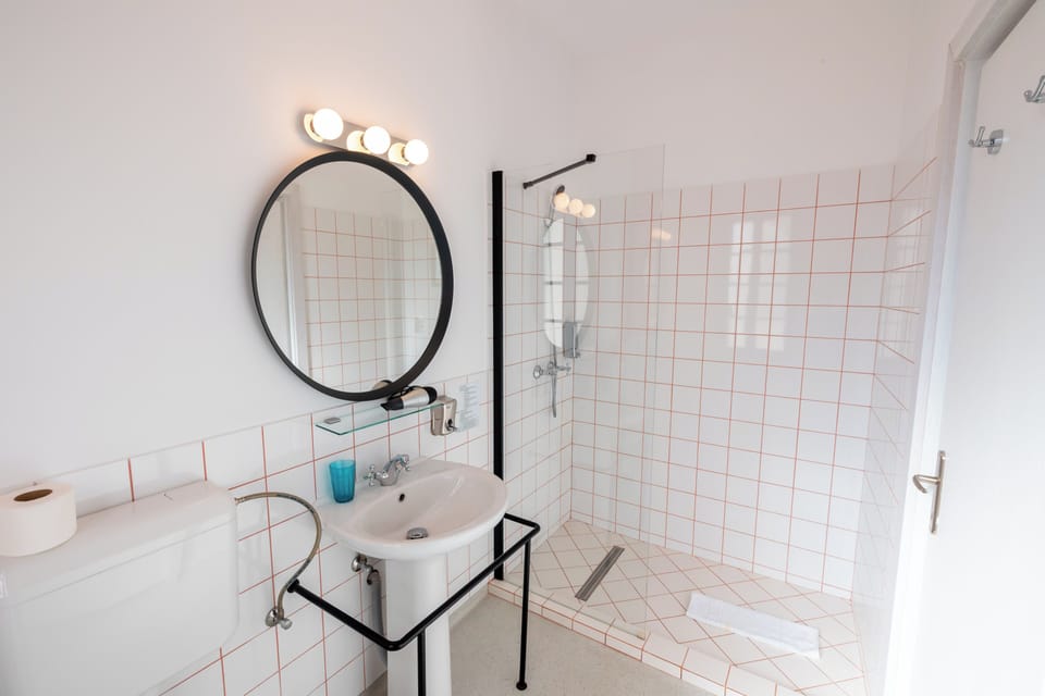 Basic Double Room | Bathroom | Bathtub, hair dryer, towels, soap