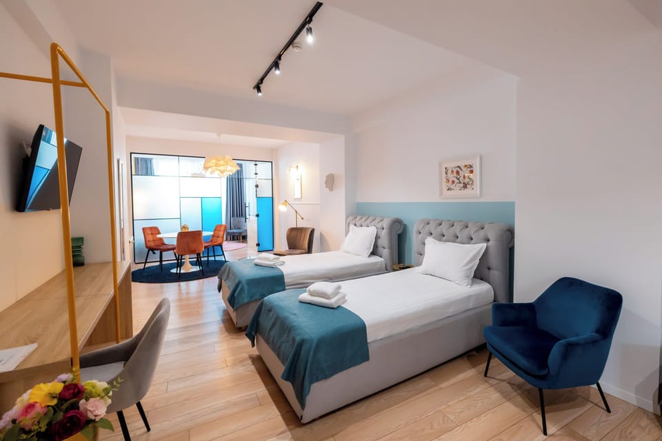 Senior Studio Suite | Minibar, desk, blackout drapes, soundproofing