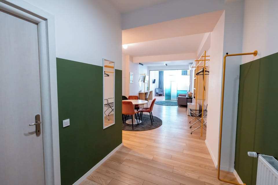 Senior Studio Suite | Minibar, desk, blackout drapes, soundproofing