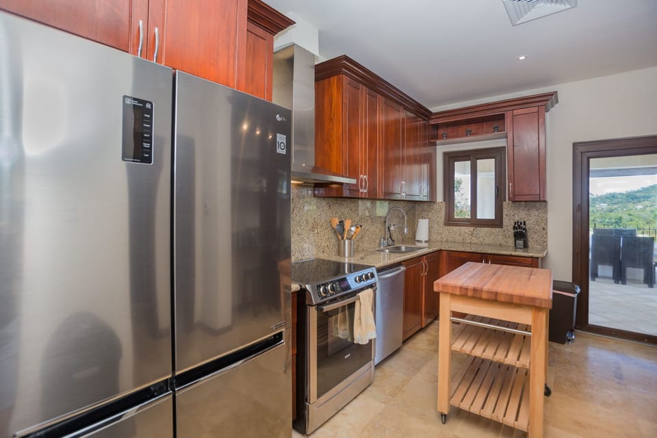 House, 4 Bedrooms | Private kitchen | Coffee/tea maker, fridge, toaster