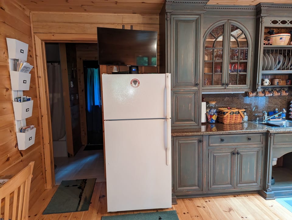 We have lots of dishes, utensils, and a lobster pot ! 🦞
