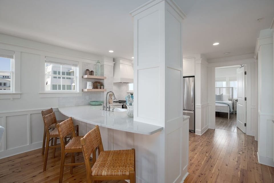 Counter seating off kitchen