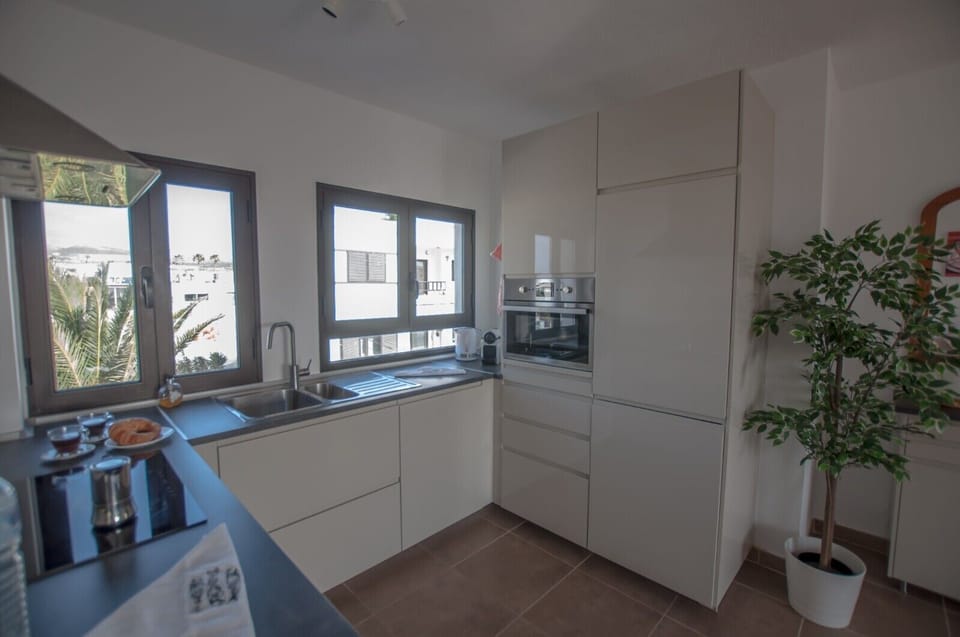 Coral Apartment Puerto del Carmen Kitchen