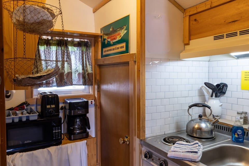 Cabin202_016_05-12-23