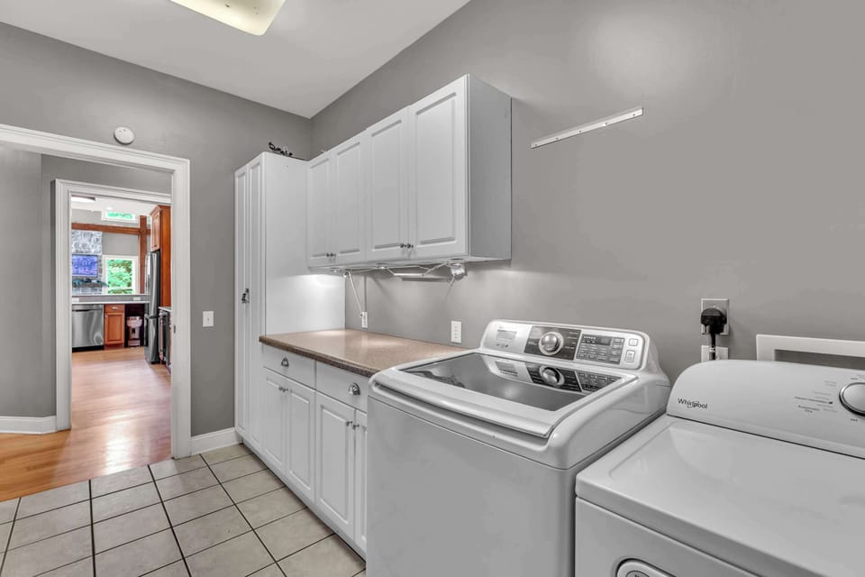 Laundry room - main floor 