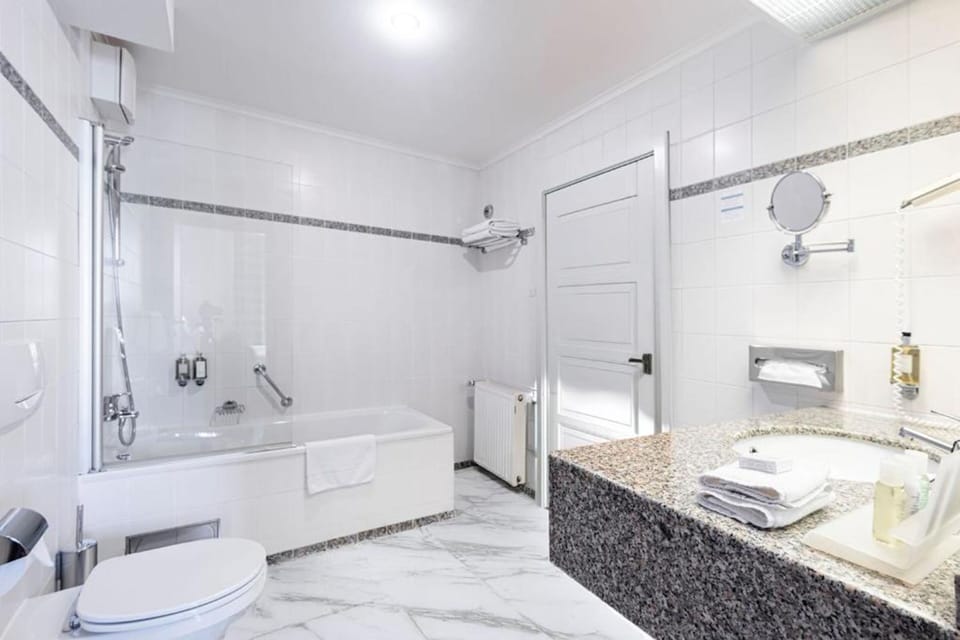Suite, Tower | Bathroom | Shower, hair dryer, towels, soap