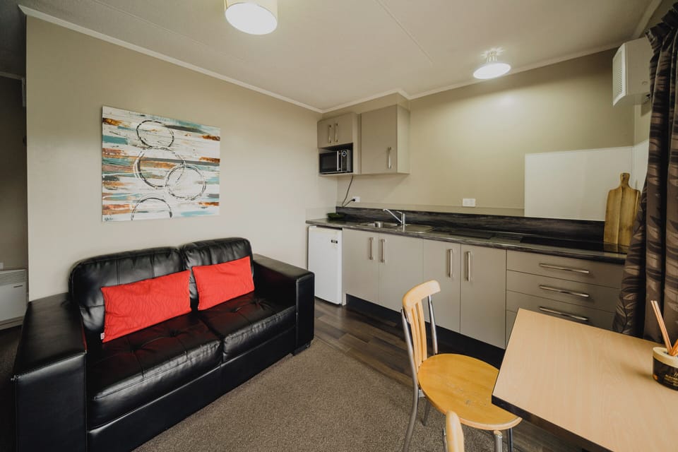 One Bedroom Motel | WiFi (free), bed sheets