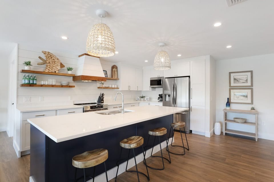 Expansive Island w/ Seating for 4