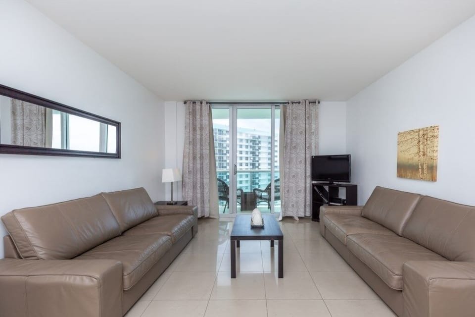 Living Room, Room, Indoors, Furniture, Couch