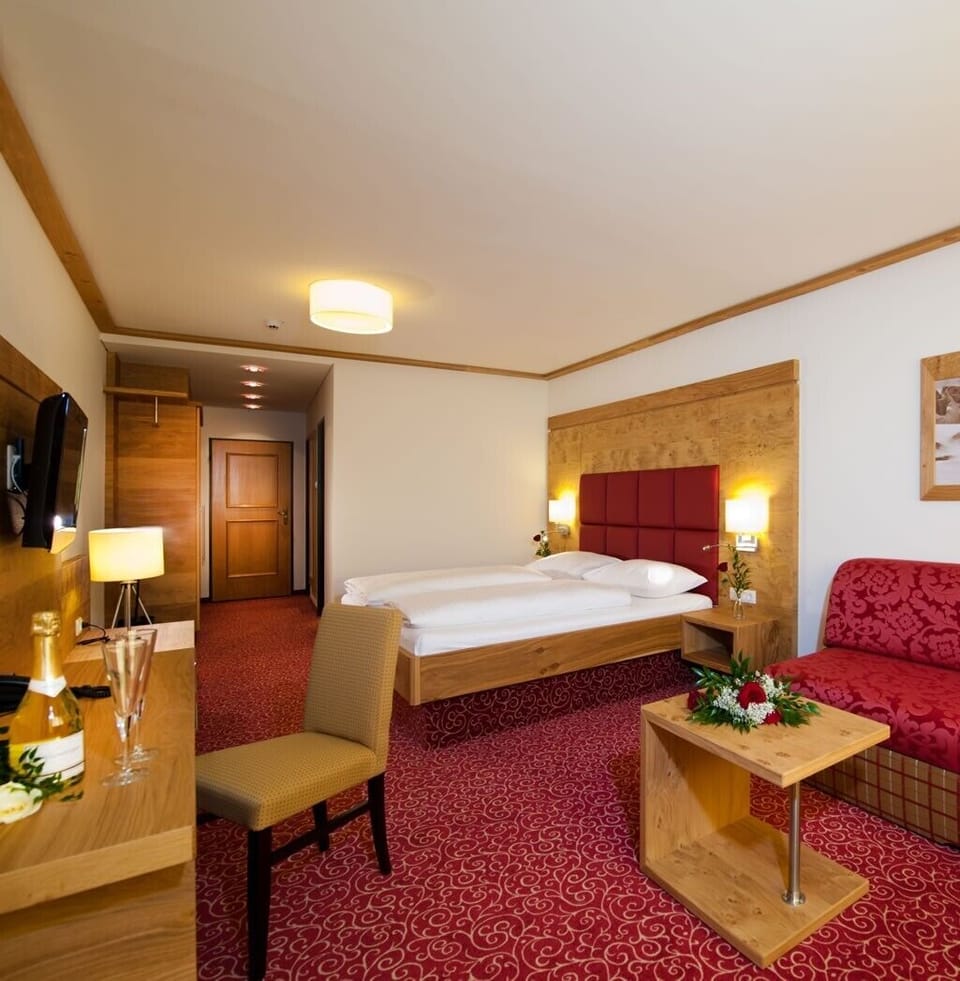 Comfort Double Room, Balcony | In-room safe, desk, free cribs/infant beds, rollaway beds