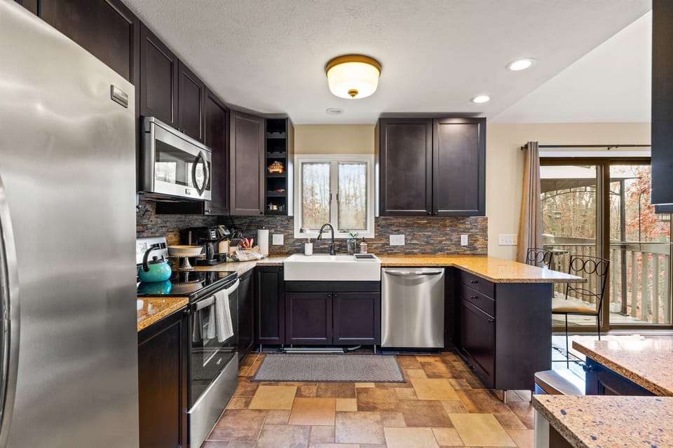 Fully stocked Kitchen!