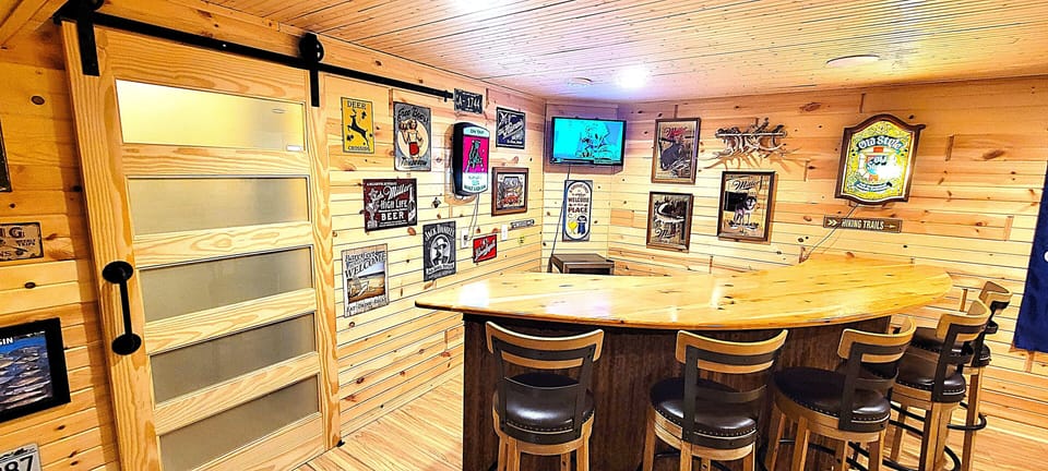 Rec Room- Darts, Foosball, Arcade, Wet Bar, Bluetooth Audio, Board Games, 2 Tv's