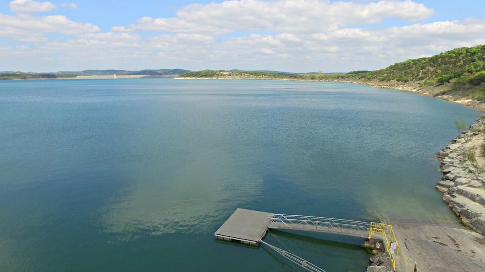 Numerous free Canyon Lake boat ramps in the area