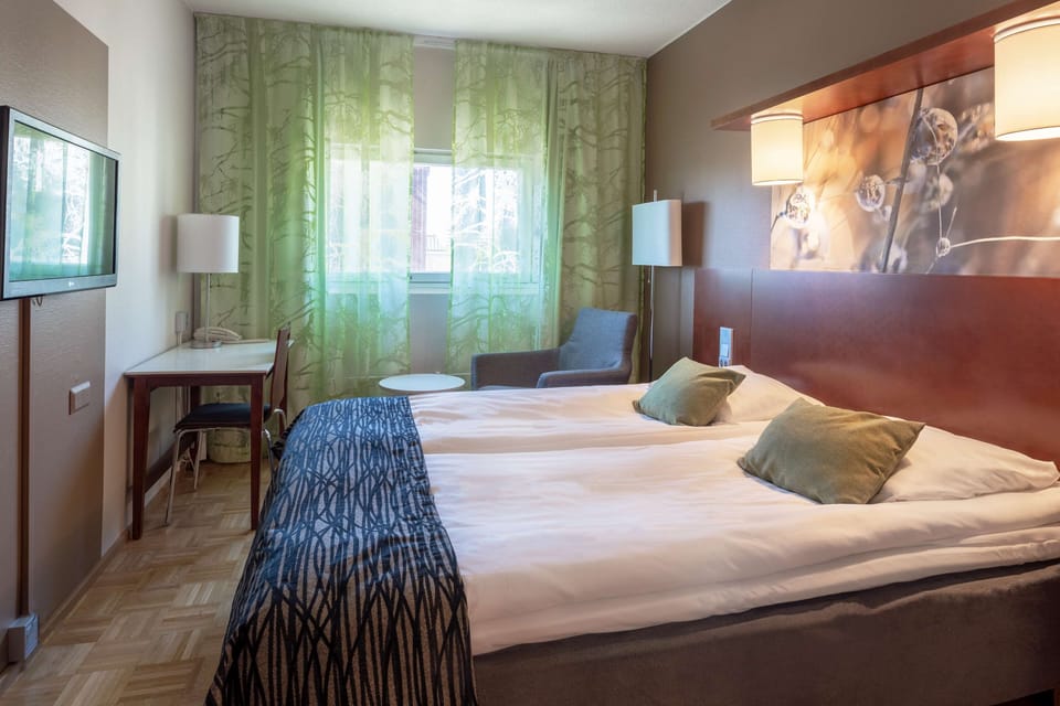 Double Room | Minibar, desk, blackout drapes, free WiFi