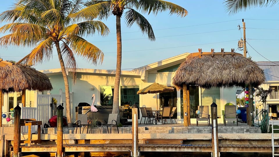 35ft dock with Newly Renovated Backyard with ew Tiki Hut and Hot Tub