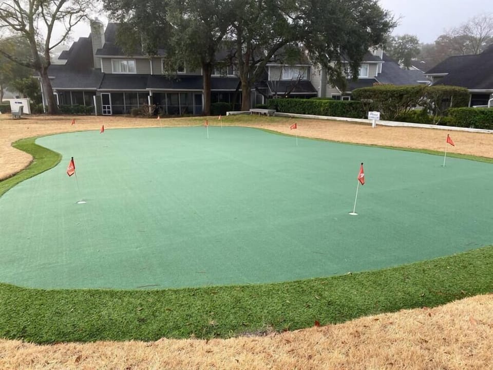 Resort Putting Green 