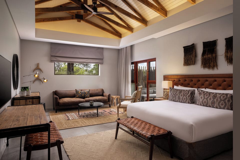 Nkanyi Suite | Premium bedding, minibar, in-room safe, desk
