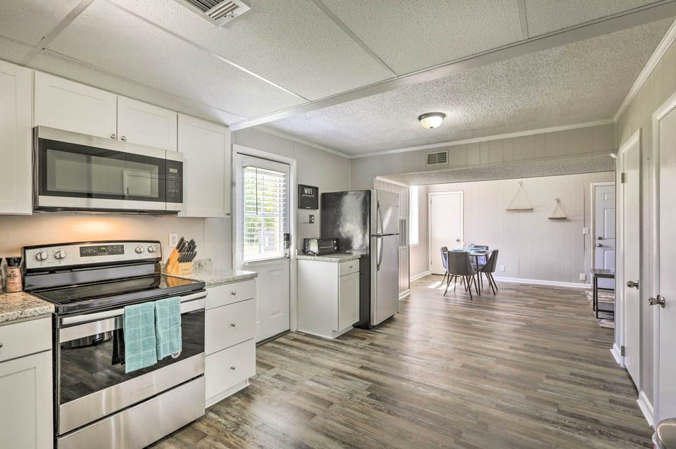 Enjoy home-cooked meals straight from the kitchen.