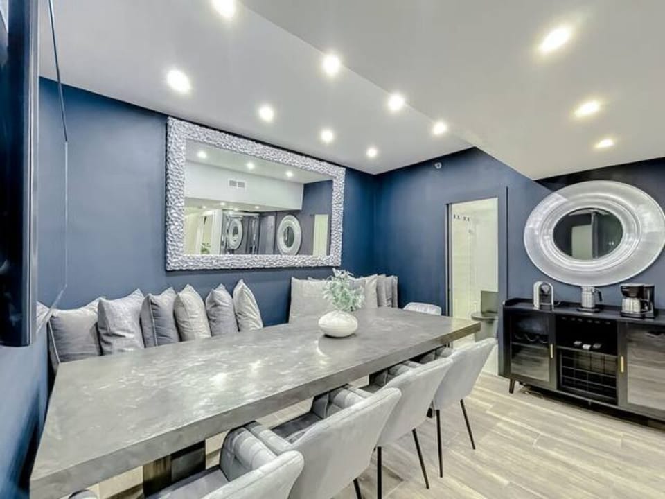 Full-size kitchen with brand new state-of-art with in-kitchen dining.