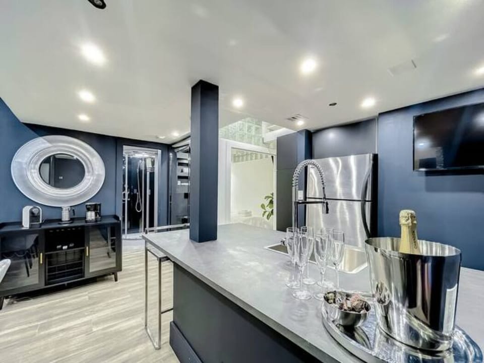 Full-size kitchen with brand new state-of-art with in-kitchen dining.