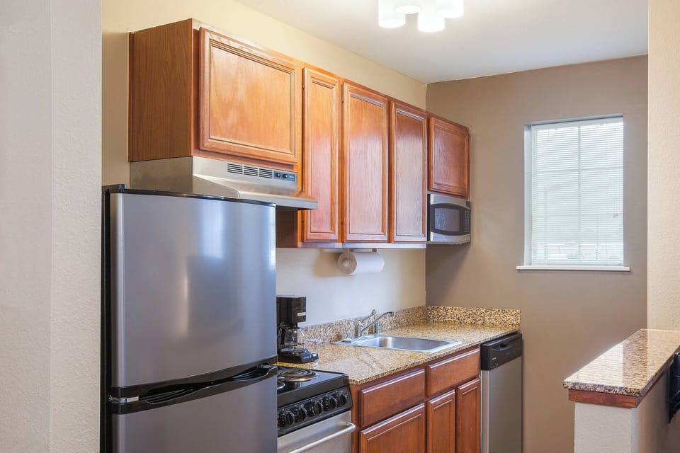 Fridge, microwave, stovetop, dishwasher