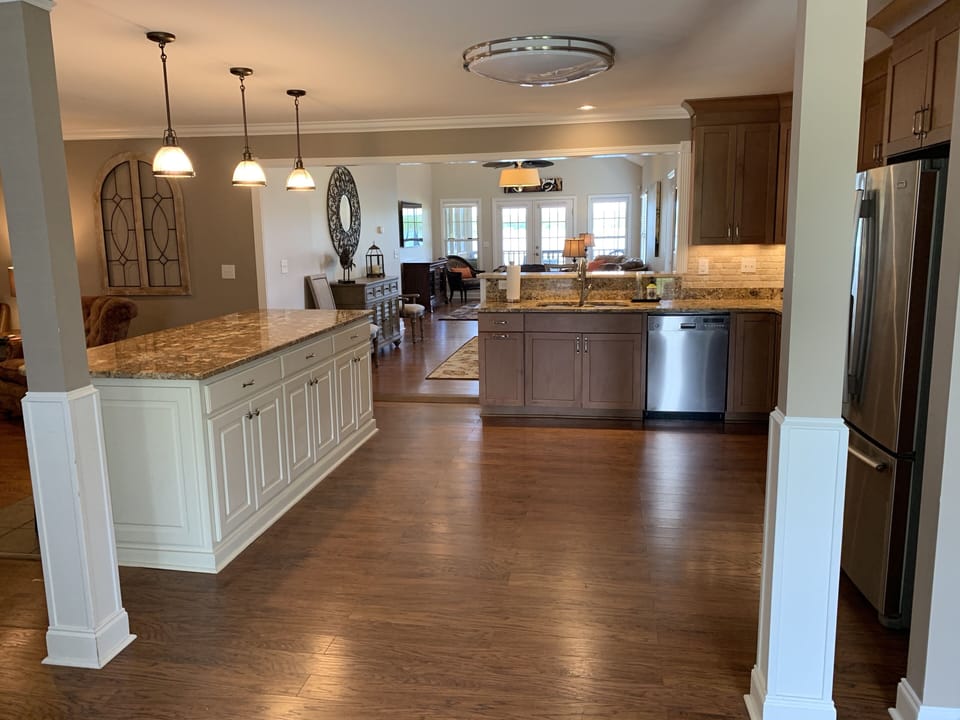Kitchen in the middle of both living rooms