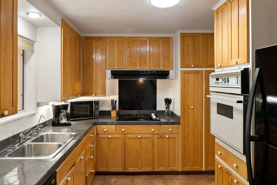 Fully-equipped kitchen