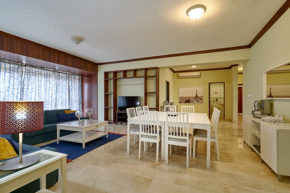 The  Spacious Master Living Room and Great 10-Seats Dining Room, 49" Smart HDTV