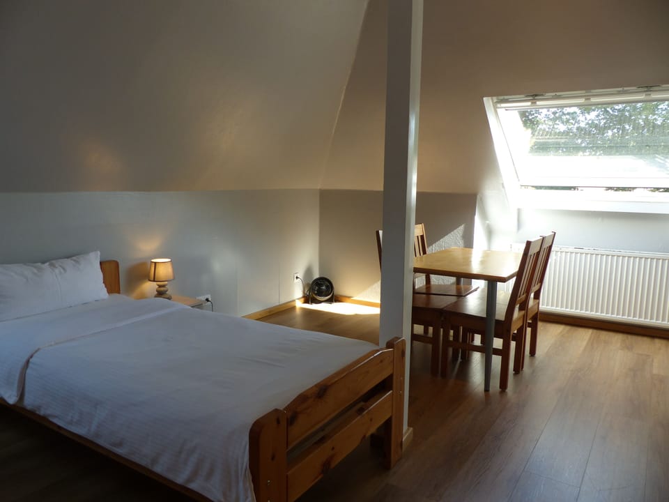 Economy Triple Room | Free WiFi, bed sheets