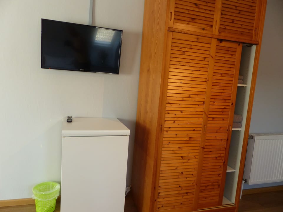 Economy Triple Room | Free WiFi, bed sheets