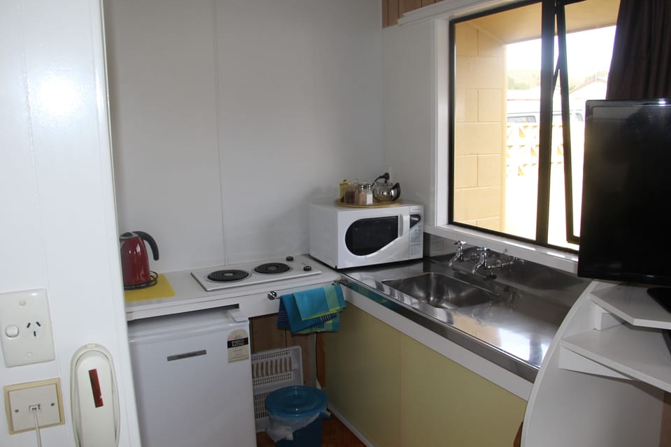 Classic Studio Suite | Free WiFi, bed sheets