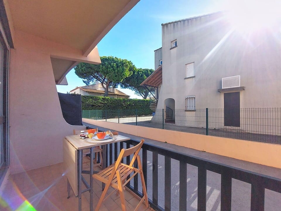 Residential Area, Home, Balcony, Apartment, Shade, Daylighting, Wood Stain