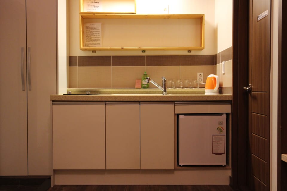 Family Room, 1 Bedroom, Non Smoking, Ocean View | Private kitchenette | Mini-fridge, microwave, electric kettle, cookware/dishes/utensils