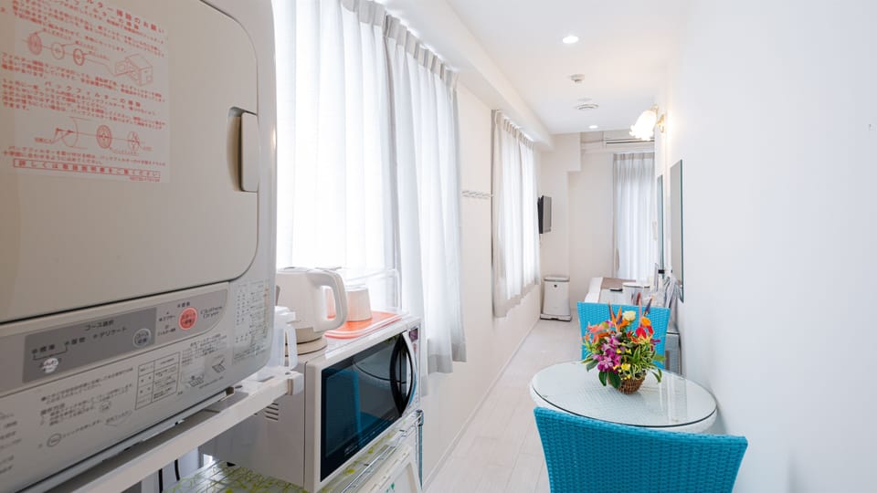 Twin Room | Desk, WiFi (free), individually furnished, bed sheets