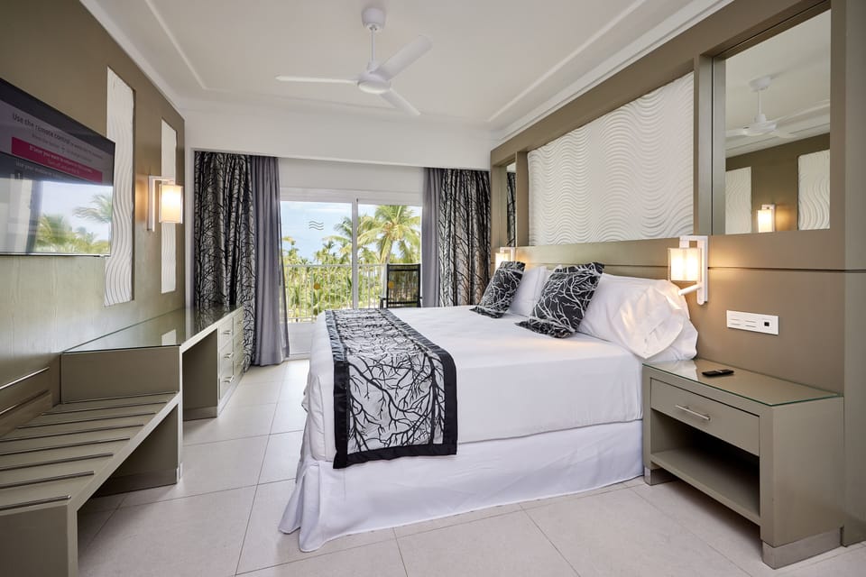 1 bedroom, free minibar, in-room safe, laptop workspace