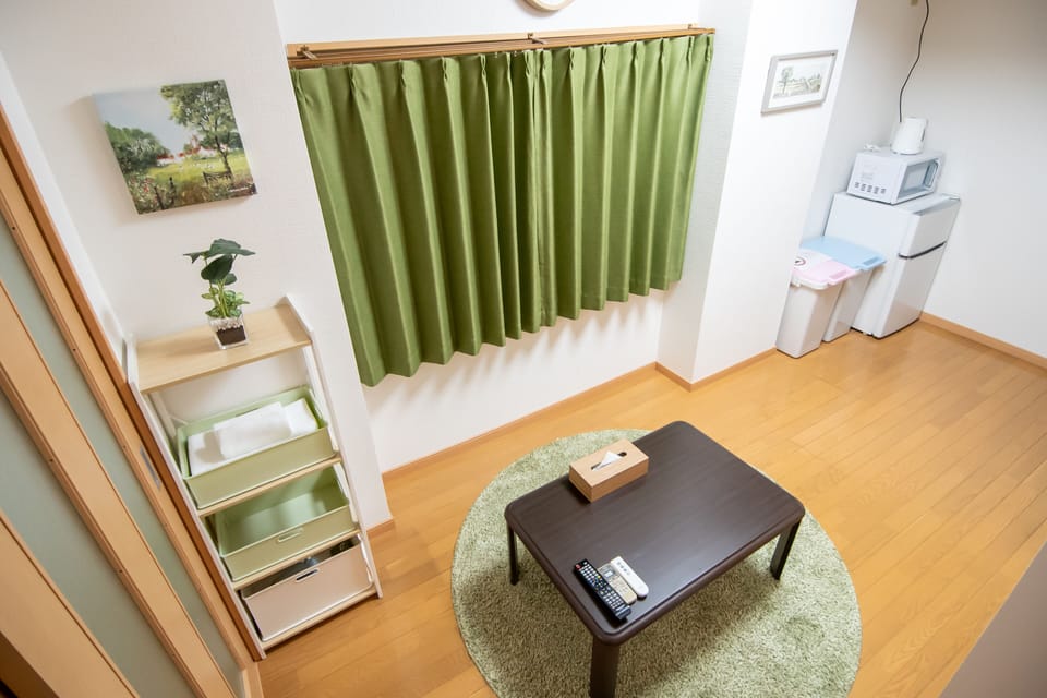 Basic Apartment (403) | Living room | Flat-screen TV