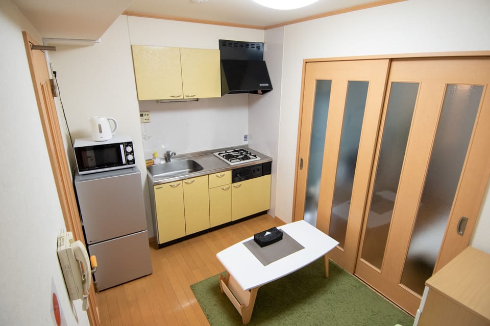 Basic Apartment (302) | Private kitchen | Fridge, microwave, stovetop, coffee/tea maker