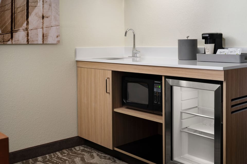 Coffee/tea maker, mini-fridge, microwave