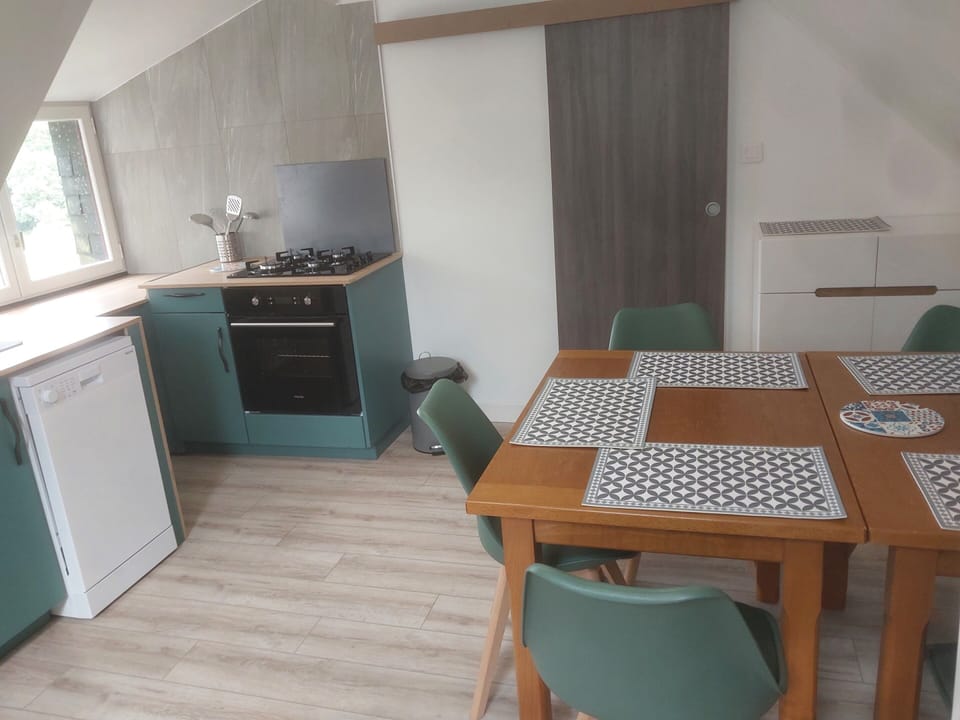 Family Cottage, Ensuite | Dining