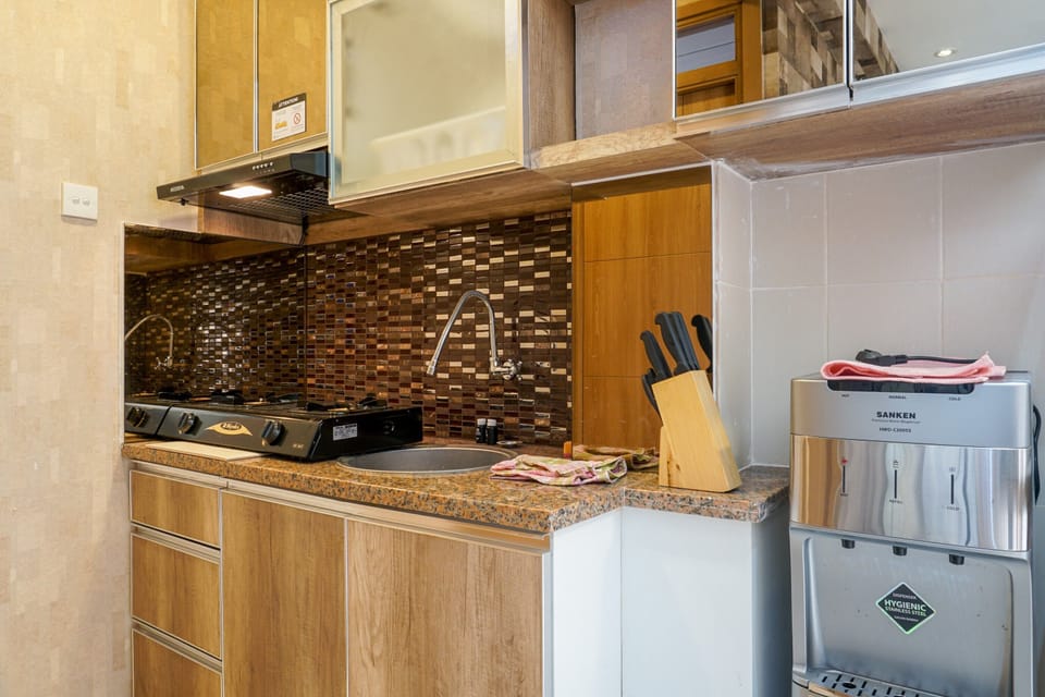 Room | Private kitchen | Fridge, stovetop, cookware/dishes/utensils
