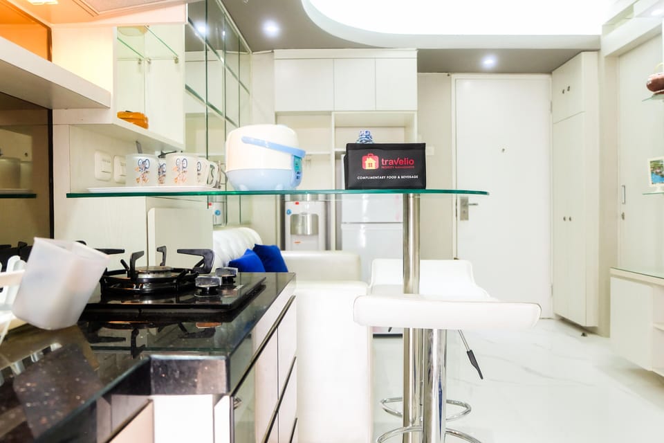 Room | Private kitchen | Fridge, stovetop, cookware/dishes/utensils