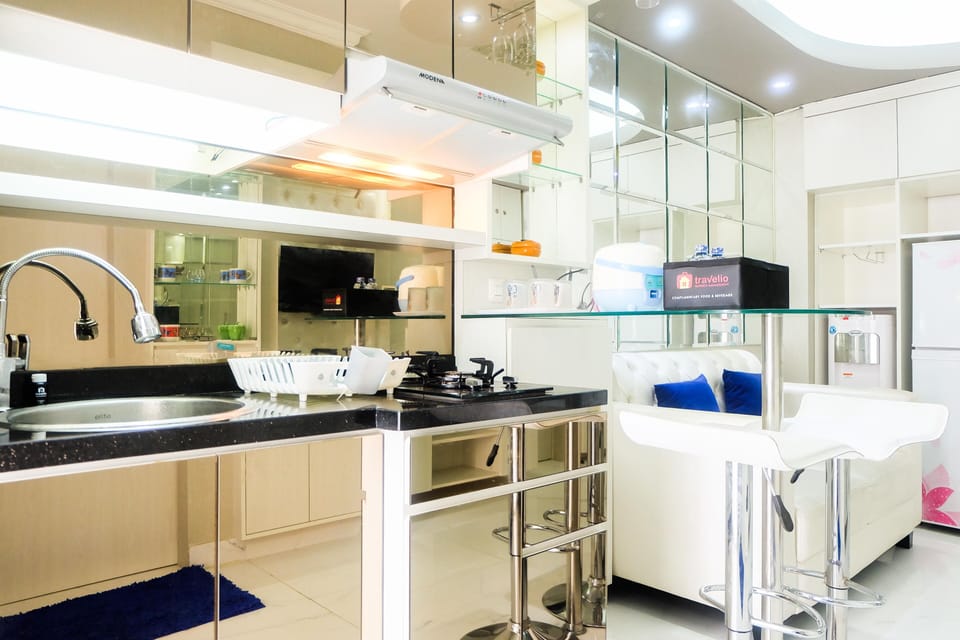 Room | Private kitchen | Fridge, stovetop, cookware/dishes/utensils