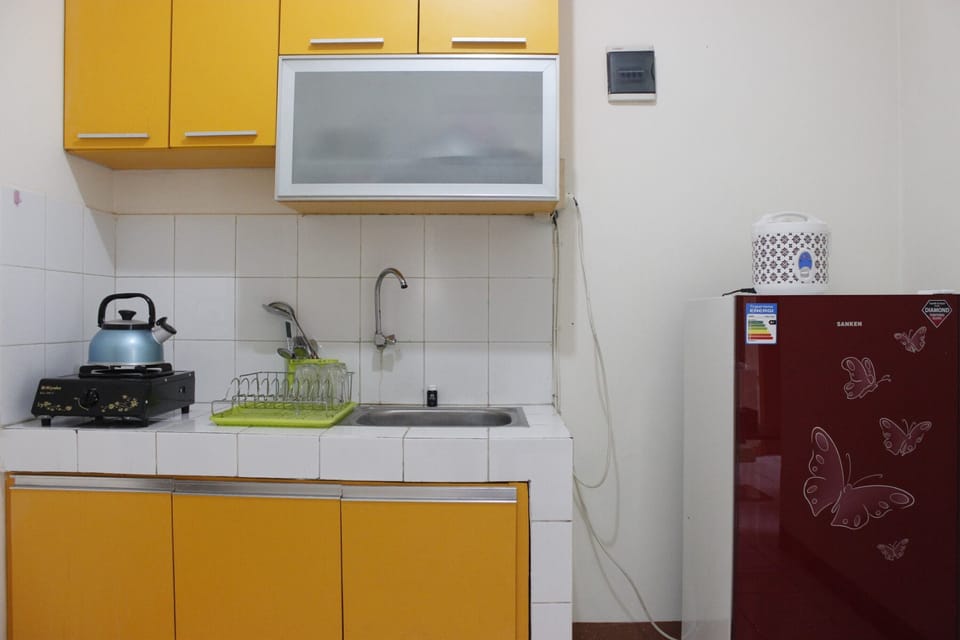 Room | Private kitchen | Fridge, stovetop, cookware/dishes/utensils