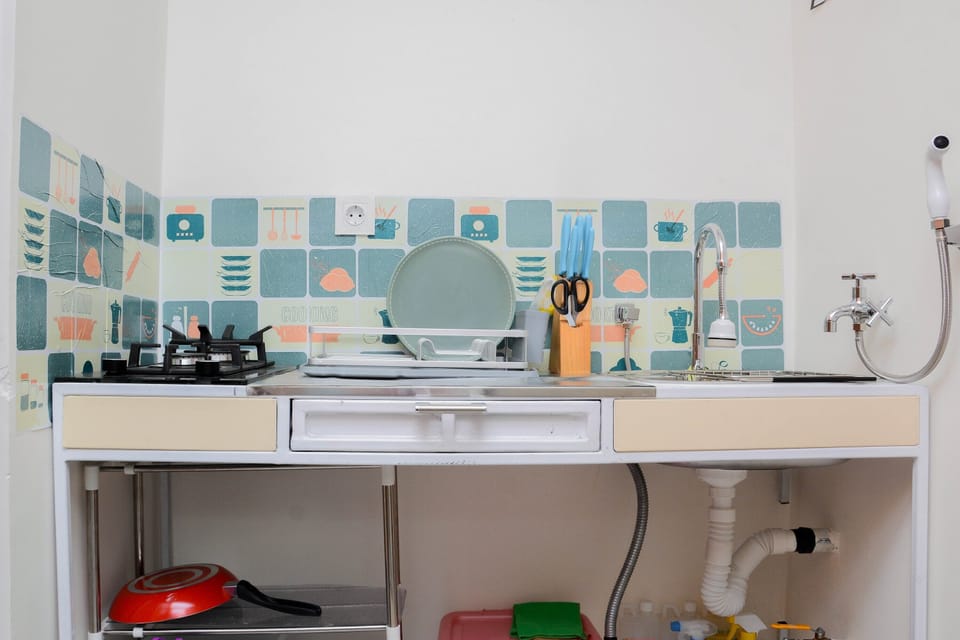 Room | Private kitchen | Fridge, stovetop, cookware/dishes/utensils