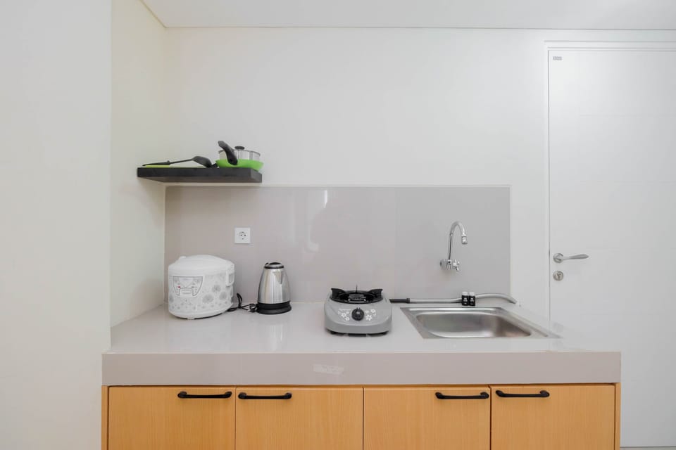 Room | Private kitchen | Fridge, stovetop, cookware/dishes/utensils
