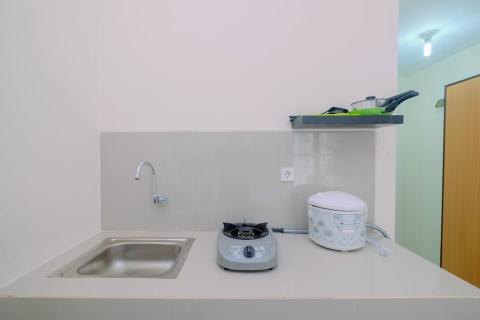 Room | Private kitchen | Fridge, stovetop, cookware/dishes/utensils