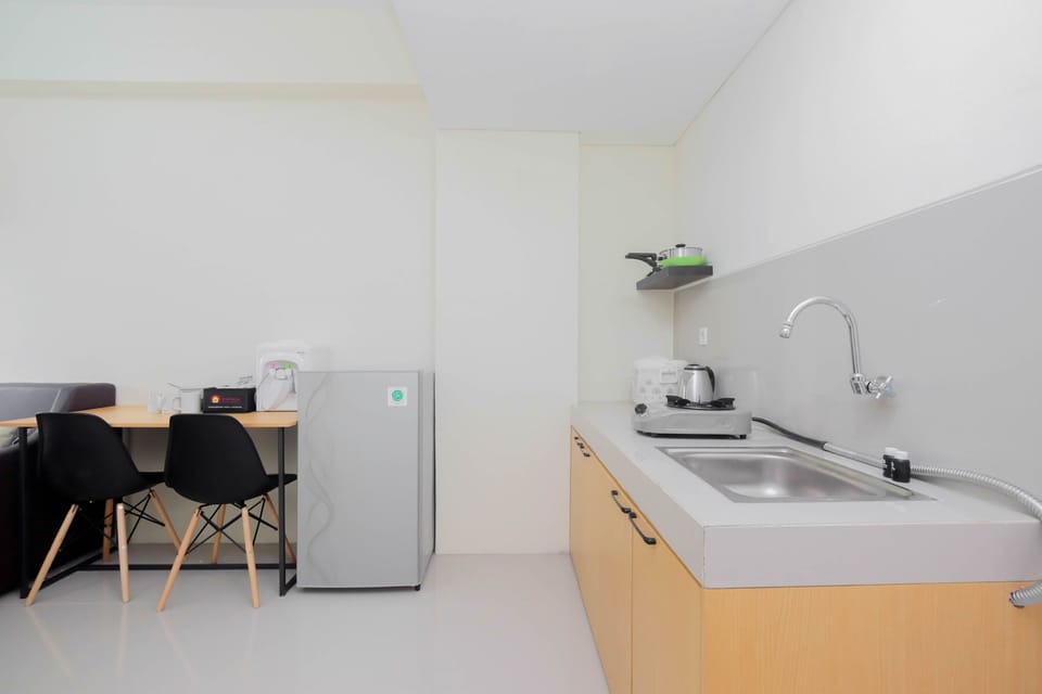 Room | Private kitchen | Fridge, stovetop, cookware/dishes/utensils