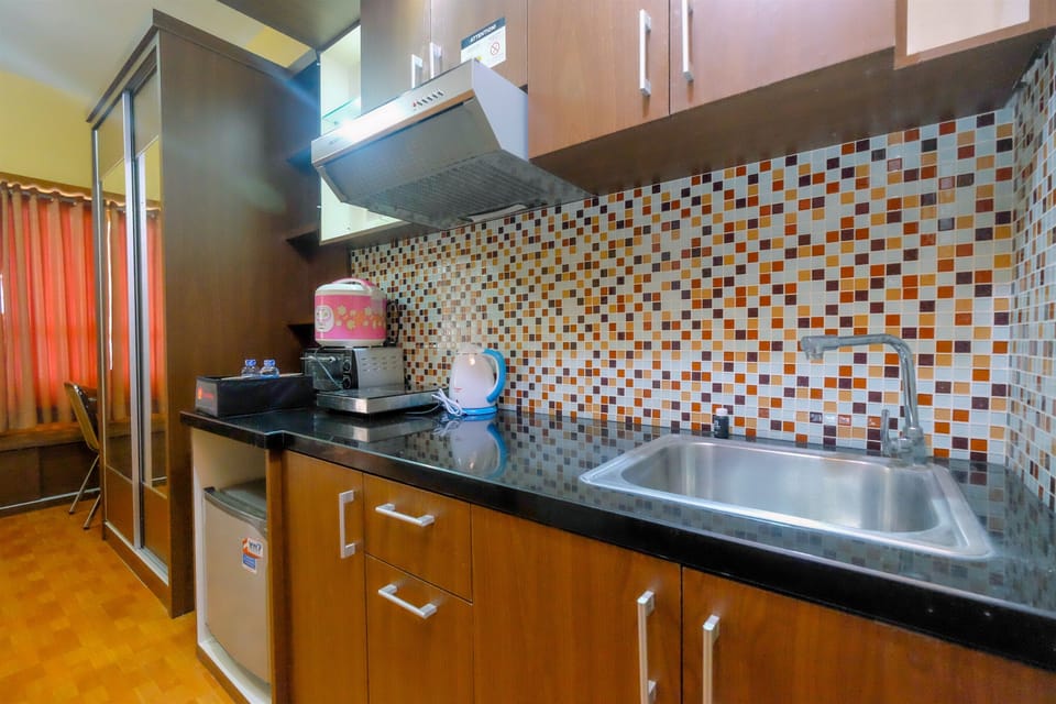 Room | Private kitchen | Fridge, stovetop, cookware/dishes/utensils