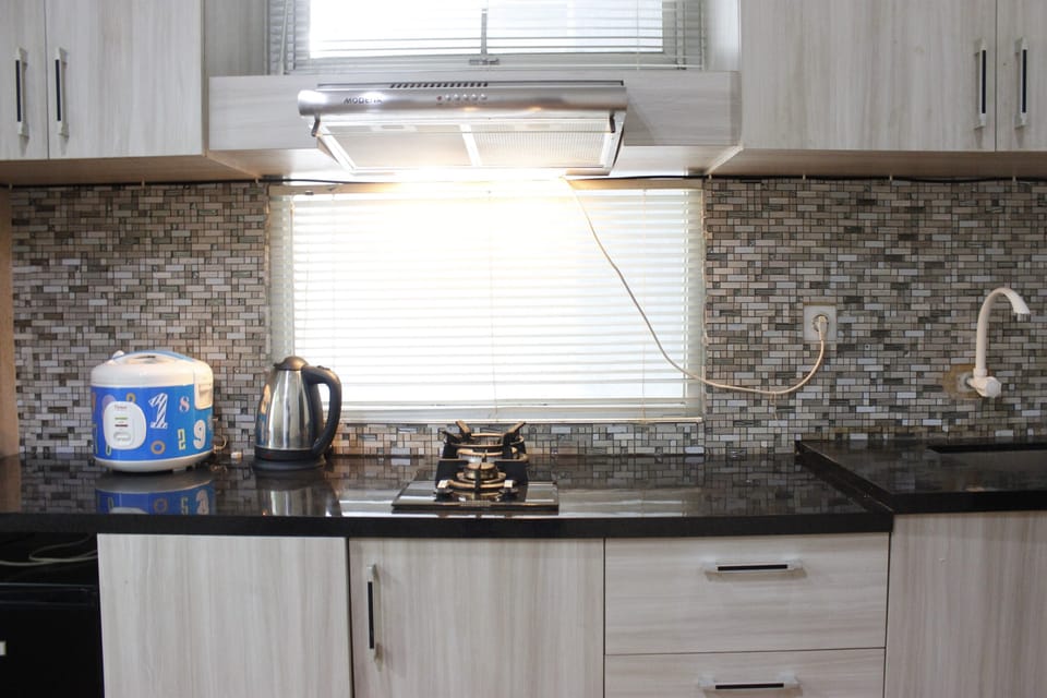 Room | Private kitchen | Fridge, stovetop, cookware/dishes/utensils